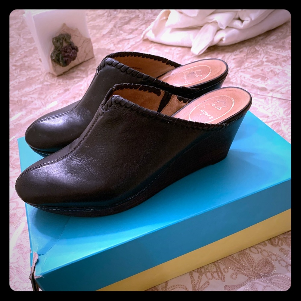 Black Jack Roger wedges